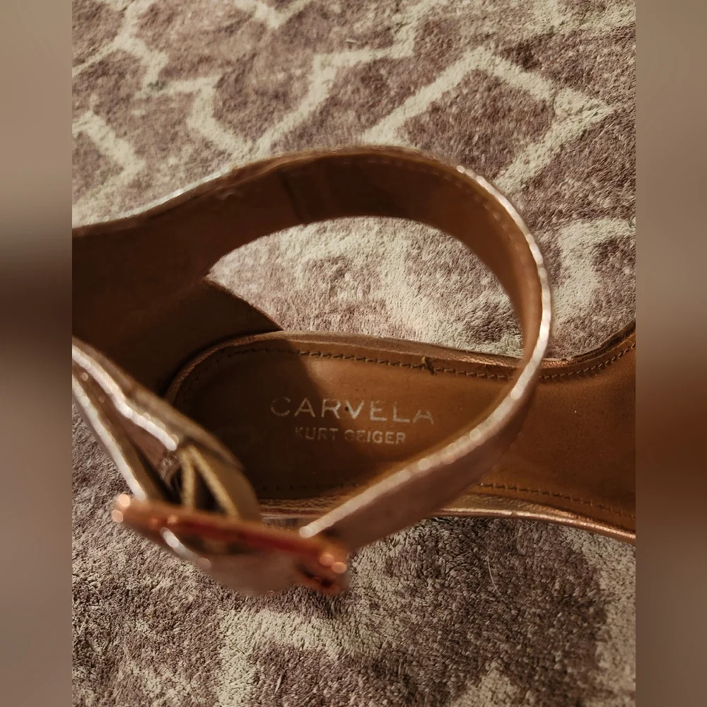 Carvela Kurt Geiger Rose Gold 2.5 Inch Strappy Block Heels Buckle Closure Sz 37 - Picture 9 of 11
